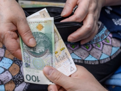 ZUS przeliczy emerytury na nowo. Seniorzy dostaną nawet kilkaset złotych więcej