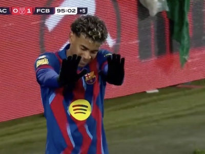 Strzelił gola i zaczął przepraszać Lewandowskiego. Sceny w meczu Barcelony