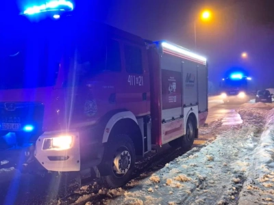 Poranny pożar w domu jednorodzinnym. Ogień pojawił się przy kominku