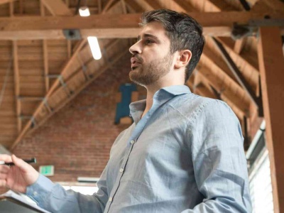 Drobna wada psuje cały efekt. Oto jak zostać wiarygodnym mówcą