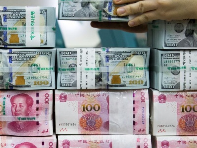 Rekordowa sprzedaż walut przez chińskie firmy. Juan zyskuje dzięki oczekiwaniom aprecjacji