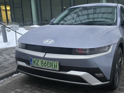 Sól, mróz i lakier. Czy zimowe mycie samochodu naprawdę ma sens?