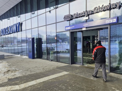 Awaria drzwi na dworcu Olsztyn Główny. 