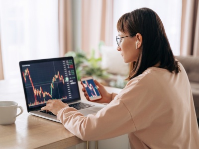 W co zainwestować 100 tys. zł? Radzą liderki branży IT. „W gospodarce wiedzy stopa zwrotu z kompetencji bije na głowę większość indeksów”