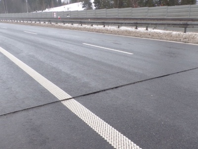 Pęknięcia na zakopiance. Ważny komunikat do kierowców