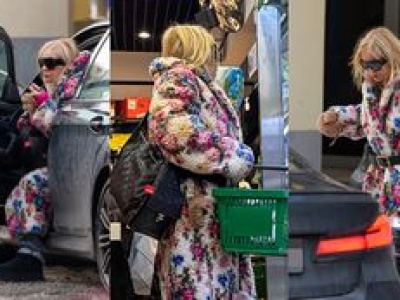 Otulona kwiecistym futrem Monika Olejnik nawiedza delikatesy. Na zakupy zabrała ze sobą torbę za 20 tysięcy złotych (ZDJĘCIA)