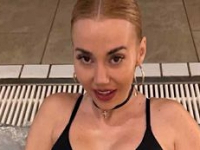 Marianna Schreiber i jej tureckie implanty bulgoczą się w jacuzzi. 