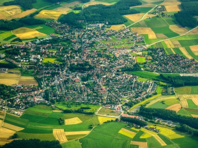 Działki pod budowę bez opłat. Nowe przepisy mają odblokować tysiące hektarów ze Skarbu Państwa i KOWR