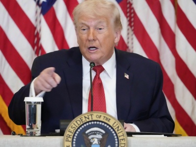 Donald Trump grozi cłami krajom, które chcą bronić Grenlandii