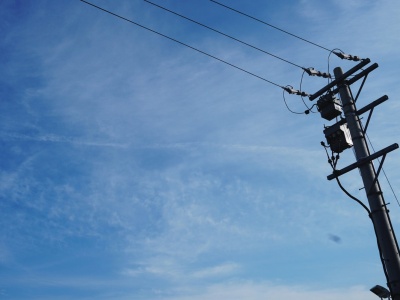 Masz słup na działce bez zawartej umowy? Możesz zgłosić się po zapłatę