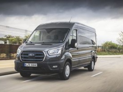 Atrakcyjne ceny na auta dostępne od ręki. Ford kusi wyprzedażową ofertą Transita