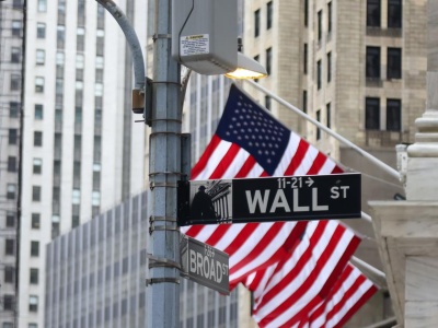 Nerwowa końcówka tygodnia na Wall Street. Indeksy zamykają tydzień pod kreską