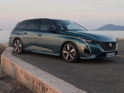 2-3 letnie używane kombi. Peugeot 308 SW III to nowoczesny model z pięknym, praktycznym wnętrzem. Przegląd ofert