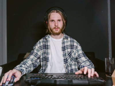 Santander Consumer Bank demaskuje metody działania oszustów. Bank krok po kroju wyjaśnia niebezpieczne mechanizmy