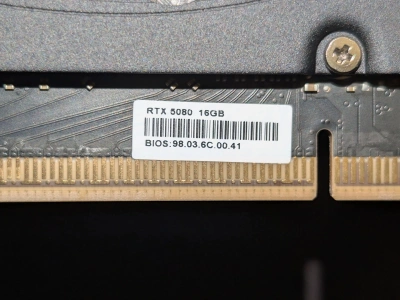 Twój komputer się restartuje? Powodem może być… naklejka