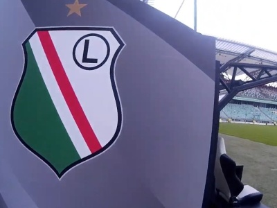 Sceny w szatni Legii. 