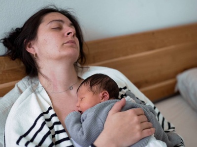 Rodzice kontra bezdzietni – kto jest bardziej zmęczony? Komentarz babci to złoto