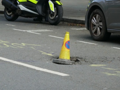 Najgorsze drogi w Londynie – na tych ulicach dziury zmieniają się w kratery