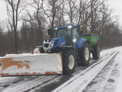Dodatkowy dochód gospodarstwa zimą? Ile można zarobić na odśnieżaniu ciągnikiem?