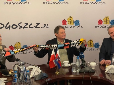 Położyli się na lód i uratowali dzieci. Prezydent i wojewoda podziękowali bohaterom