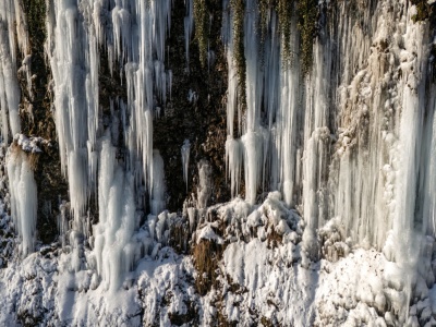 Przepiękne lodospady w Polsce. Trzeba się spieszyć, by to zobaczyć