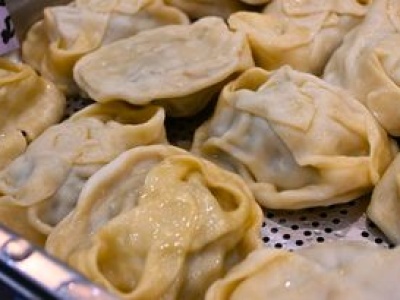 Na obiad robię kaukaskie pierogi. Ciasto tak mięciutkie, że rozpływa się w ustach