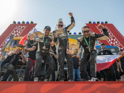 Polacy wygrali Dakar Classic w kategorii ciężarówek! Historia pisze się na naszych oczach