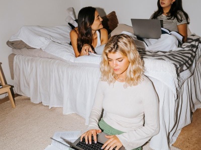 Zamiast na szaloną domówkę, wpadłam na Admin Party. Impreza z porządkowaniem maili i subskrypcji pobiła moje serce