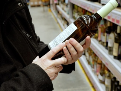 Ile może stać otwarte wino? Tak sprawdzisz, czy się zepsuło