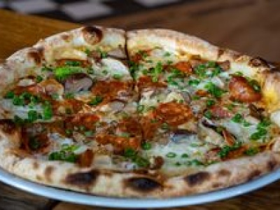 Światowy Dzień Pizzy. Dlaczego 17 stycznia pachnie sosem pomidorowym?