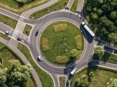 Mandat za złą jazdę na rondzie? Sprawdź, jak uniknąć kary
