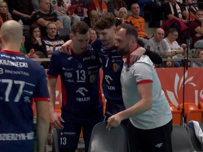 Kontuzja kluczowego siatkarza ZAKSY! Opuścił boisko na początku meczu (WIDEO)