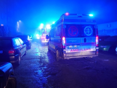 Z ostatniej chwil: zadymienie w klatce schodowej bloku. Lokatora obudzili strażacy – foto