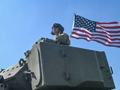 Atak na Iran możliwy? USA przerzucają czołgi w region