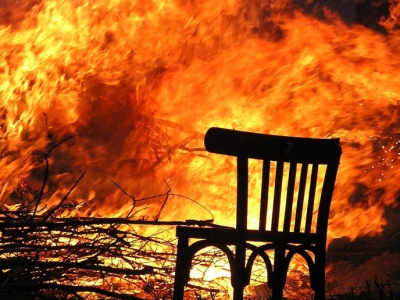 Mężczyzna zginął w pożarze domu pod Brzegiem. W akcji 9 zastępów strażaków