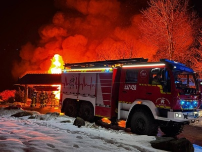 Ogień pojawił się w trakcie wesela. Osiem osób poszkodowanych, straty są ogromne