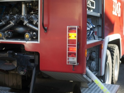 Pożar domu pod Grójcem. Poważnie poparzony starszy mężczyzna