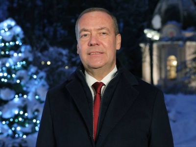 Miedwiediew świętuje po decyzji Trumpa. 