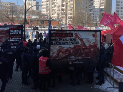 Drugi manifest przed szpitalem na gdańskiej Zaspie. „Protesty będą odbywać się co miesiąc”