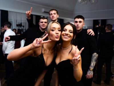 Studniówkowy maraton w Radomiu i regionie. Tak imprezowali maturzyści z naszych szkół (WIDEO, ZDJĘCIA)