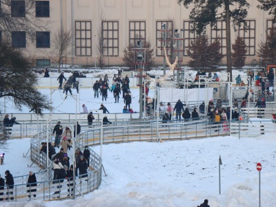 Ice Park Kraków w Parku Jordana oblegany. Duże zainteresowanie lodowiskiem