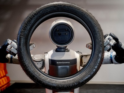 Od biegacza do robota. Jak ludzka biomechanika ożywia roboty Boston Dynamics