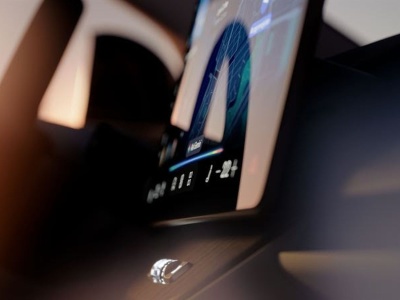 Pogadasz z nim jak z człowiekiem. Volvo EX60 z potężnym zasięgiem i AI od Google