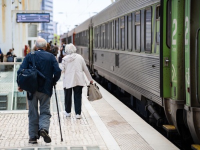 Seniorzy wyrobią tę kartę za darmo. Na wakacjach za granicą skorzystają ze zniżek