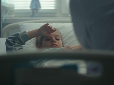 Rodzice boją się jednej rzeczy bardziej niż choroby dziecka. To wynika z instynktu