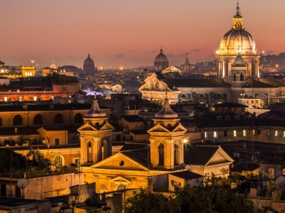 Turyści oszaleli na punkcie nocnego zwiedzania. Te miejsca po zmroku zachwycają