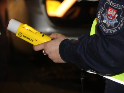 Zielona Góra. Nocna akcja policji: alkoholu brak, problemy i tak się znalazły