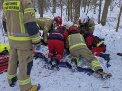 Groźny wypadek dziecka na sankach. Na miejscu śmigłowiec LPR