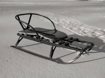 Wypadek na sankach. Ze względu na obrażenia do dziecka wezwano śmigłowiec LPR