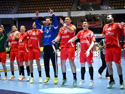 Do przerwy pachniało zaskoczeniem w grupie Polski